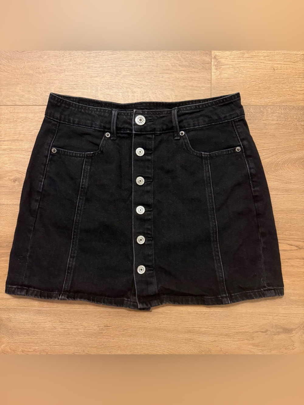 American Eagle Outfitters Women's Faded Black Button-Front Mini Skirt, Size 4